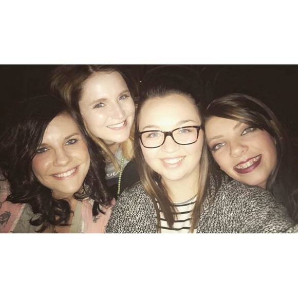 Meet your Posher, Danielle - Picture 1 of 1